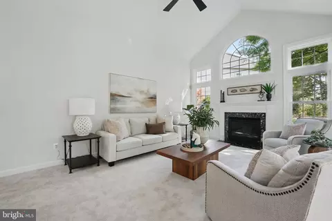 Living - 43250 Menemsha Ln, Chantilly, VA 20152 photo 3 of 8