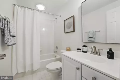 Bath - 43250 Menemsha Ln, Chantilly, VA 20152 photo 5 of 5