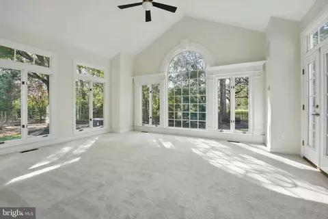 Living - 43250 Menemsha Ln, Chantilly, VA 20152 photo 4 of 8