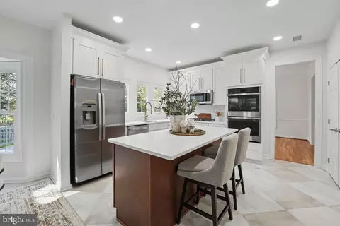 Kitchen - 43250 Menemsha Ln, Chantilly, VA 20152 photo 1 of 2