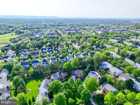 View/Area - 43250 Menemsha Ln, Chantilly, VA 20152 photo 6 of 24