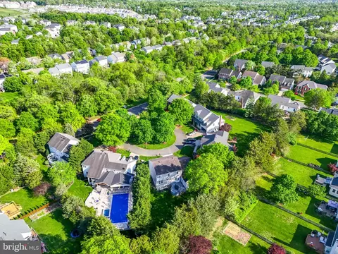 View/Area - 43250 Menemsha Ln, Chantilly, VA 20152 photo 5 of 24