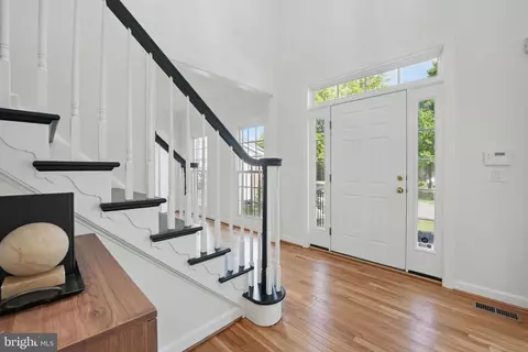 Entry Way - 43250 Menemsha Ln, Chantilly, VA 20152 photo 4 of 6