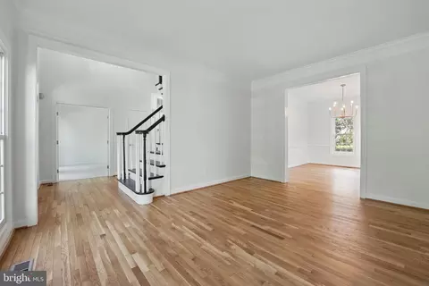 Living - 43250 Menemsha Ln, Chantilly, VA 20152 photo 7 of 8