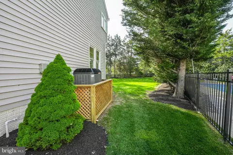 Exterior - 43250 Menemsha Ln, Chantilly, VA 20152 photo 6 of 14