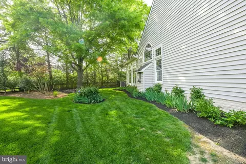 Exterior - 43250 Menemsha Ln, Chantilly, VA 20152 photo 9 of 14