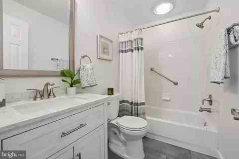 Bath - 43250 Menemsha Ln, Chantilly, VA 20152 photo 4 of 5