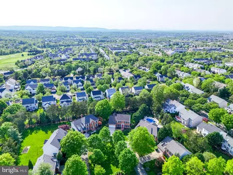 View/Area - 43250 Menemsha Ln, Chantilly, VA 20152 photo 4 of 24