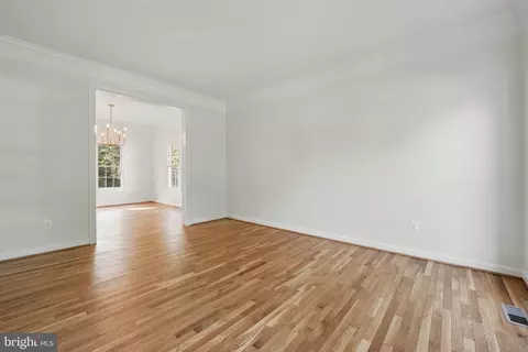 Living - 43250 Menemsha Ln, Chantilly, VA 20152 photo 6 of 8
