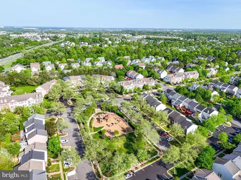 View/Area - 43250 Menemsha Ln, Chantilly, VA 20152 photo 9 of 24