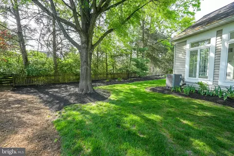 Exterior - 43250 Menemsha Ln, Chantilly, VA 20152 photo 5 of 14
