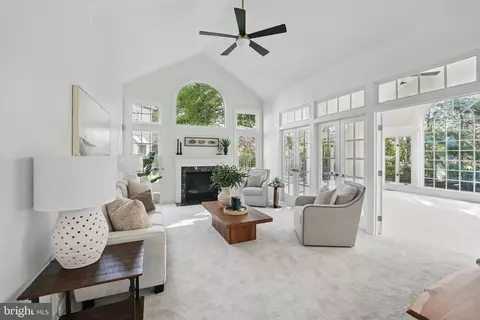 Living - 43250 Menemsha Ln, Chantilly, VA 20152 photo 1 of 8