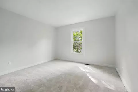 Bedroom - 43250 Menemsha Ln, Chantilly, VA 20152 photo 5 of 8