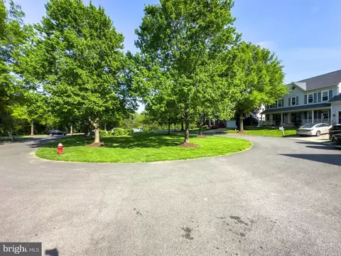 Exterior - 43250 Menemsha Ln, Chantilly, VA 20152 photo 11 of 14