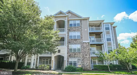 512 Sunset View Ter SE #302, Leesburg, VA 20175