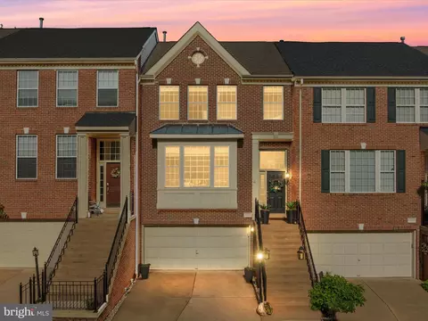 20636 Muddy Harbour Sq, Sterling, VA 20165