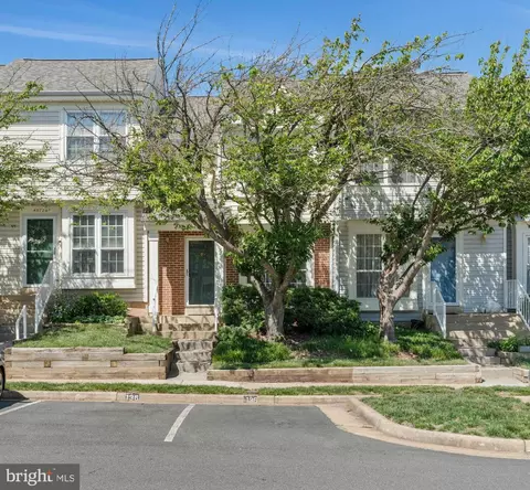 46726 Summit Ter #136, Sterling, VA 20164