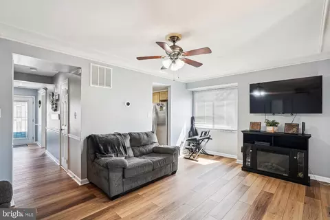 302 Argus Pl, Sterling, VA 20164 photo 11