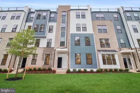 45171 Drowes Ter, Sterling, VA 20166