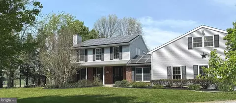 15608 Edgegrove Rd, Hillsboro, VA 20132