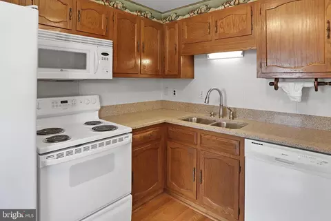 Kitchen - 321 E St, Purcellville, VA 20132 photo 2 of 2