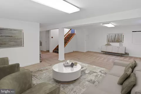 Living - 321 E St, Purcellville, VA 20132 photo 7 of 8