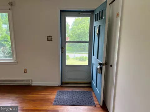 Entry Way - 321 E St, Purcellville, VA 20132 photo 1 of 2