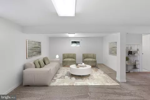 Living - 321 E St, Purcellville, VA 20132 photo 8 of 8