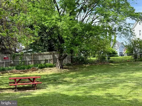 Exterior - 321 E St, Purcellville, VA 20132 photo 5 of 8