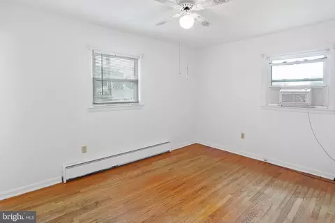 Bedroom - 321 E St, Purcellville, VA 20132 photo 1 of 3