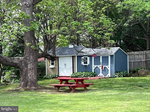 Exterior - 321 E St, Purcellville, VA 20132 photo 6 of 8