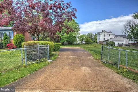 Other - 321 E St, Purcellville, VA 20132 photo 3 of 10