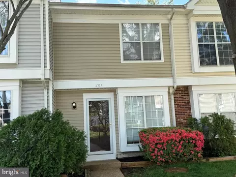 207 Saint Johns Sq #207, Sterling, VA 20164