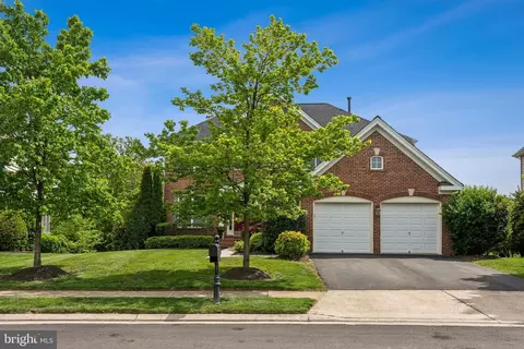 42795 Explorer Dr, Brambleton, VA 20148 photo 2