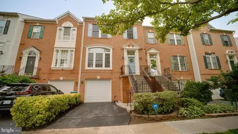 42991 Golf View Dr, Chantilly, VA 20152
