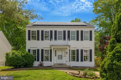 73 Mcpherson Cir, Sterling, VA 20165