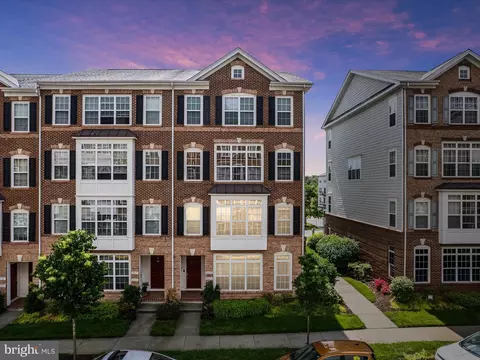 19273 Harlow Sq, Leesburg, VA 20176