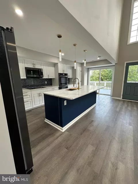Kitchen - 43997 Needmore Ct, Ashburn, VA 20147 photo 5 of 5