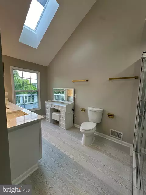Bath - 43997 Needmore Ct, Ashburn, VA 20147 photo 11 of 11