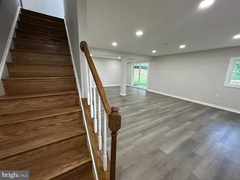 Living - 43997 Needmore Ct, Ashburn, VA 20147 photo 7 of 15