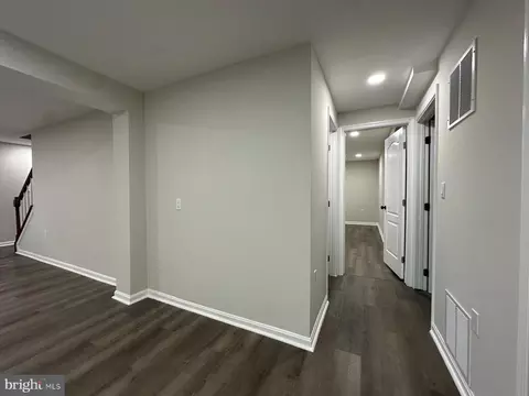 Entry Way - 43997 Needmore Ct, Ashburn, VA 20147 photo 3 of 20