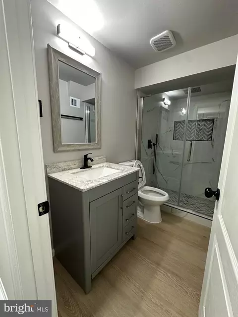 Bath - 43997 Needmore Ct, Ashburn, VA 20147 photo 3 of 11