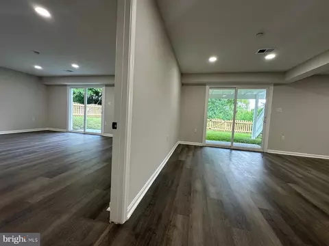 Living - 43997 Needmore Ct, Ashburn, VA 20147 photo 3 of 15