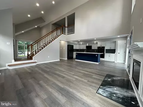 Living - 43997 Needmore Ct, Ashburn, VA 20147 photo 13 of 15