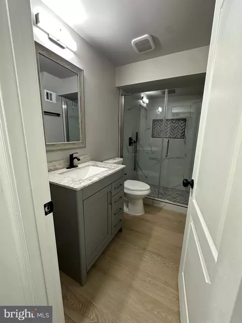 Bath - 43997 Needmore Ct, Ashburn, VA 20147 photo 1 of 11