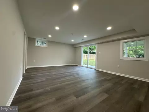 Living - 43997 Needmore Ct, Ashburn, VA 20147 photo 2 of 15