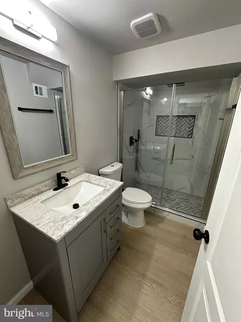 Bath - 43997 Needmore Ct, Ashburn, VA 20147 photo 2 of 11