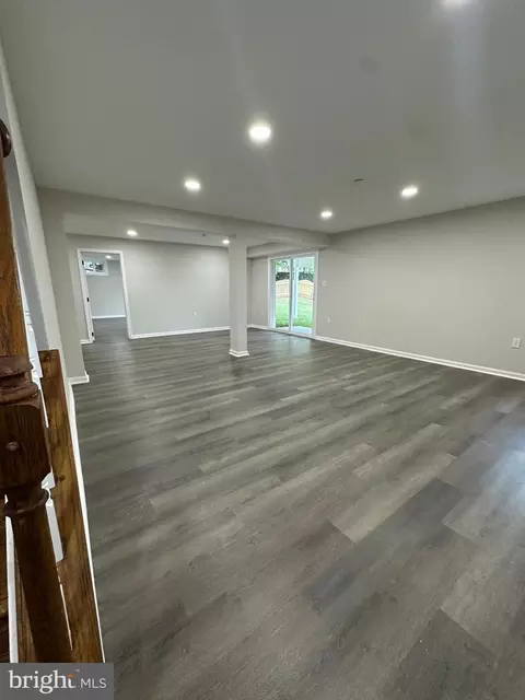 Living - 43997 Needmore Ct, Ashburn, VA 20147 photo 8 of 15
