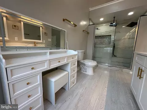 Bath - 43997 Needmore Ct, Ashburn, VA 20147 photo 9 of 11