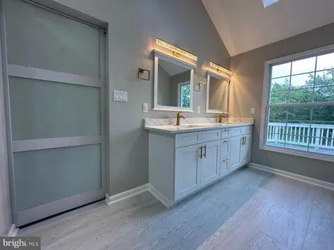 Bath - 43997 Needmore Ct, Ashburn, VA 20147 photo 8 of 11